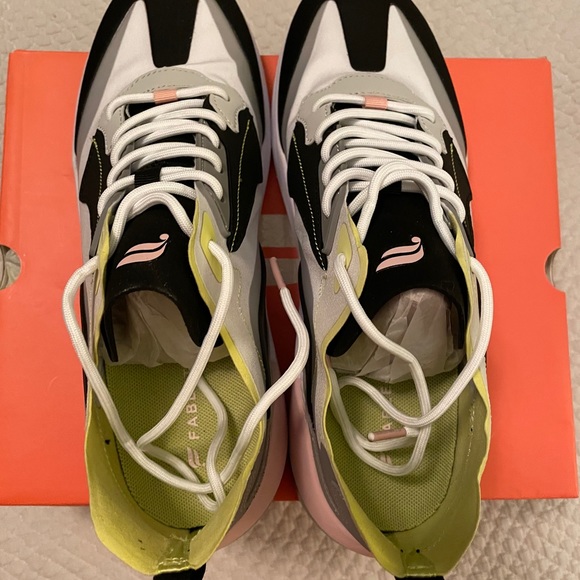 Fabletics - Echo Performance Sneaker - Picture 2 of 7